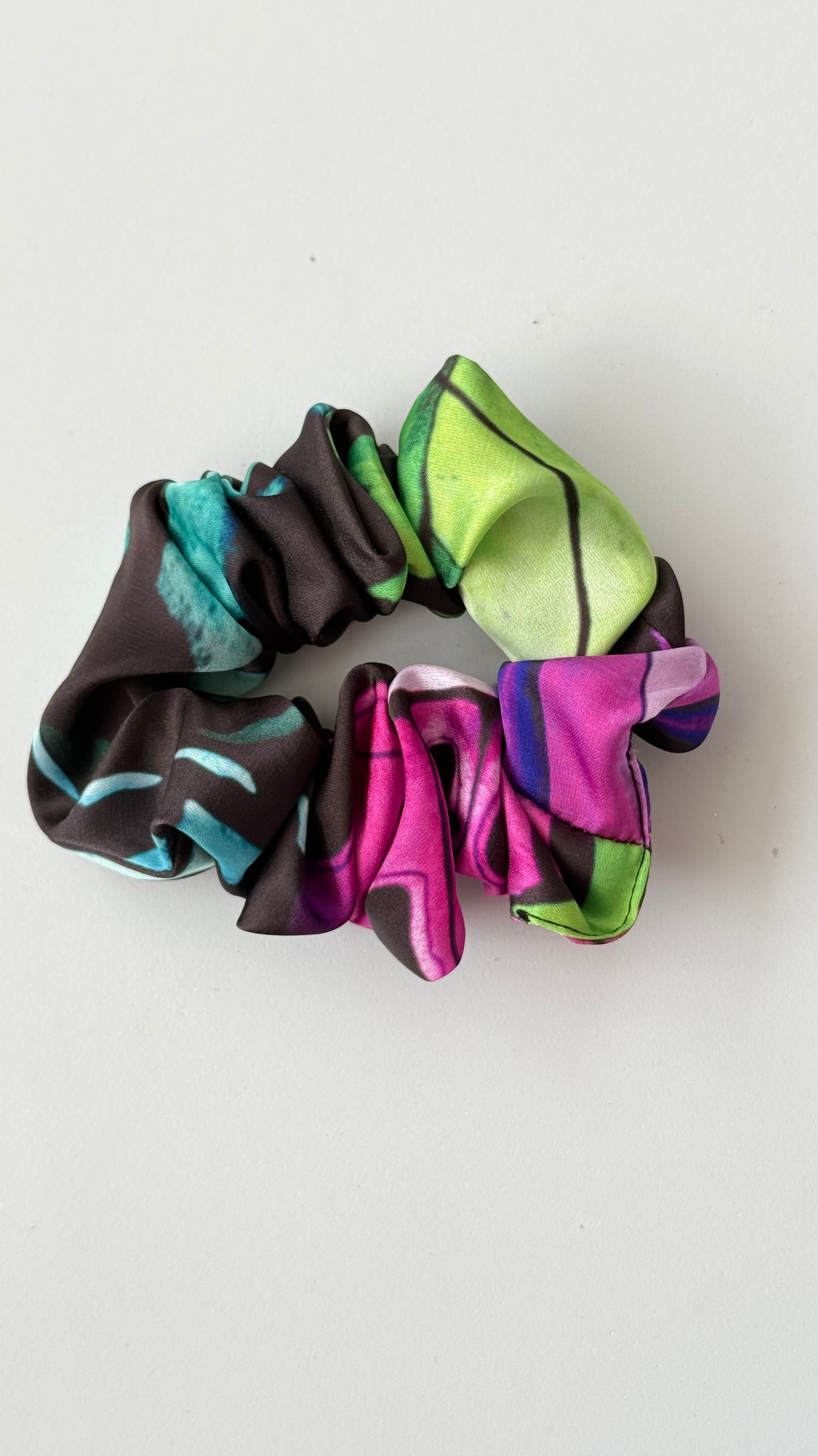 Scrunchie de Seda Artistica - Colores del Paraiso Vuelo de Mariposas